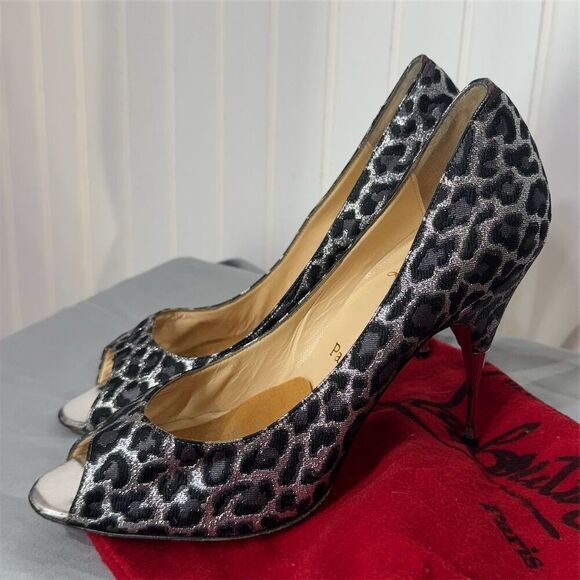 Christian Louboutin Black Satin Peep Toe Heels Red Sole 38.5 Classic Elegant - Picture 1 of 11